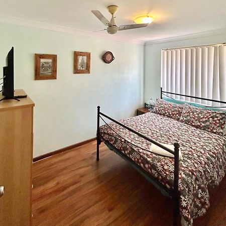 Geraldton Holiday Unit With Free Streaming エクステリア 写真